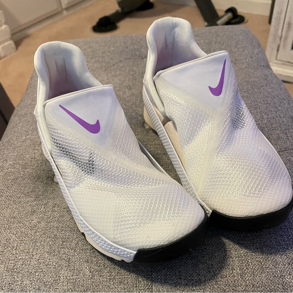 NIKE GO FLYEASE  Women Size 9.5